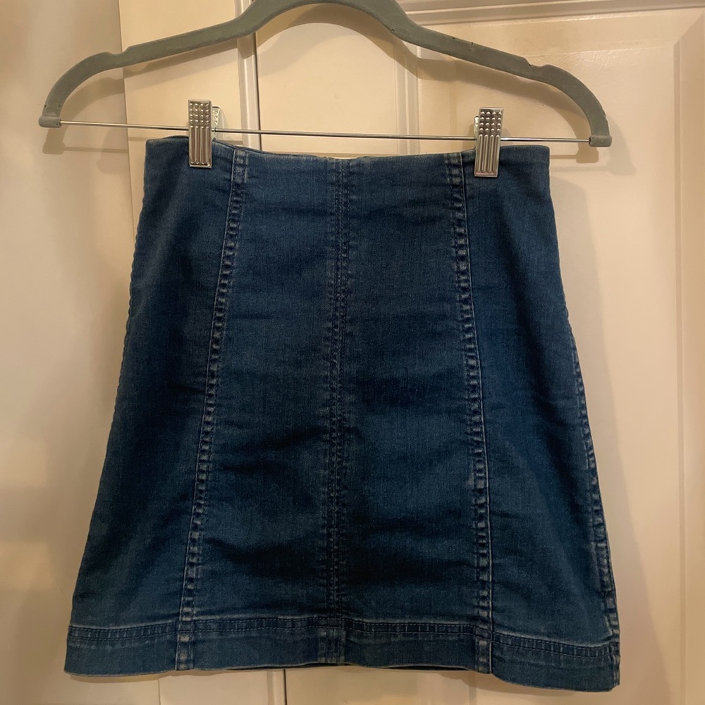 Free People Denim skirt in size 0!! In perfect condition!